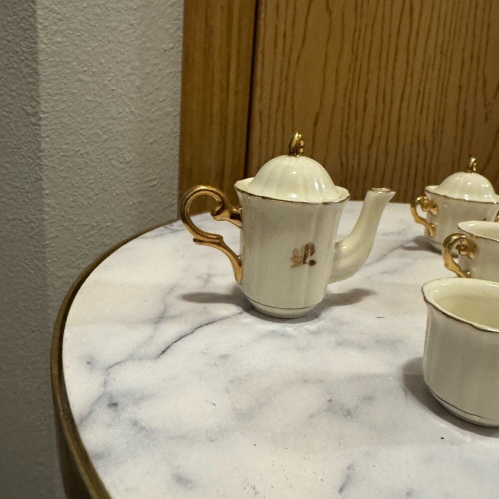 Lennox miniature tea set - missing one lid ! - Picture 8 of 12